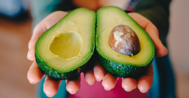 come mangiare avocado biologico siciliano